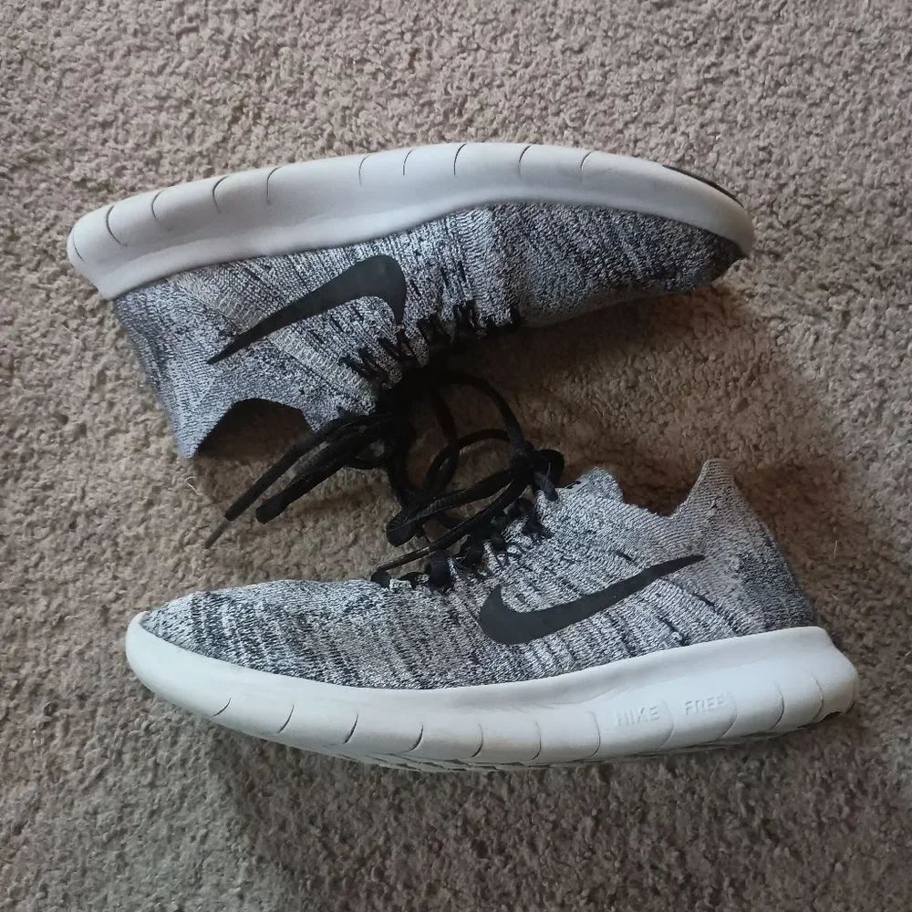 Nike Free RN Flyknit Womens Size 8 Oreo Gray Running Sneakers 880844-101 PREOWN